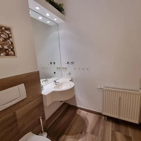 Strandstrasse 32 - 04-20